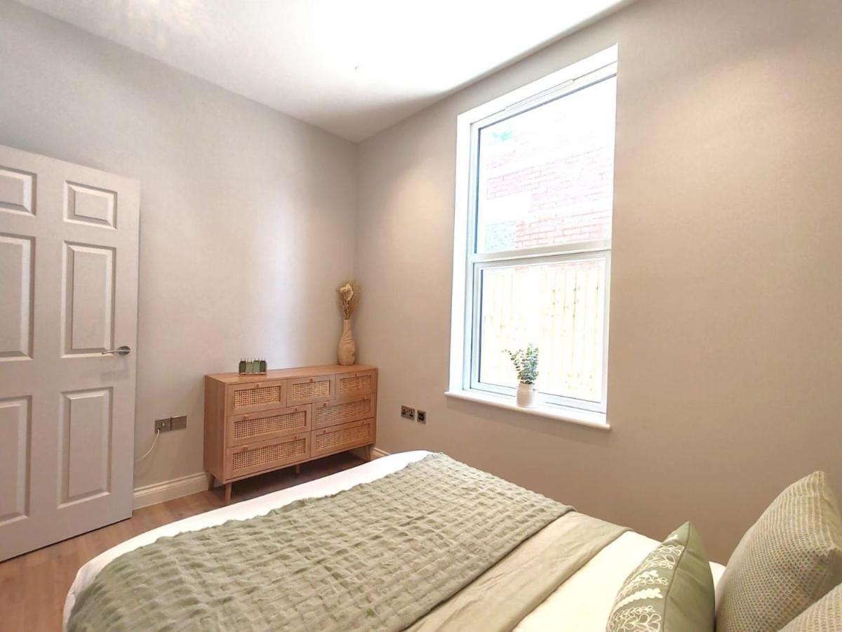 Stunning Modern Apartment Sleeps 4 - 6 Min Walk From Golden Beaches-Free Parking Bournemouth Luaran gambar