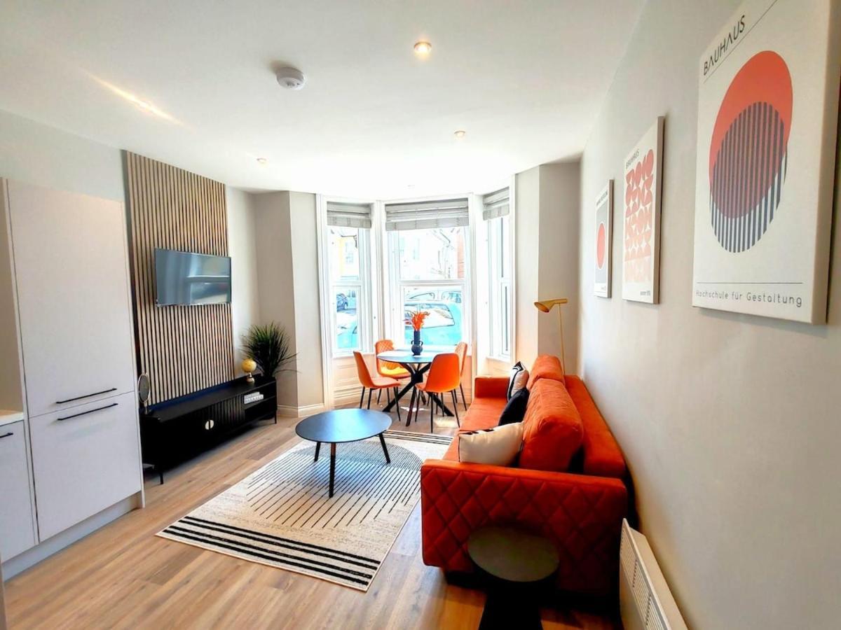 Stunning Modern Apartment Sleeps 4 - 6 Min Walk From Golden Beaches-Free Parking Bournemouth Luaran gambar