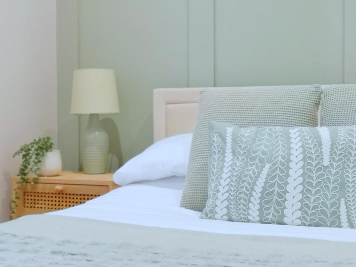 Stunning Modern Apartment Sleeps 4 - 6 Min Walk From Golden Beaches-Free Parking Bournemouth Luaran gambar